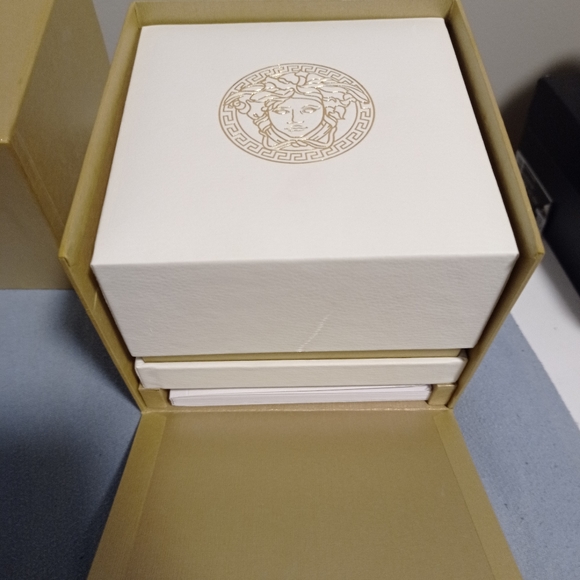 Versace V-Man Rubber strap - Picture 3 of 8